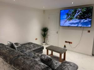 lavish the marble apartment