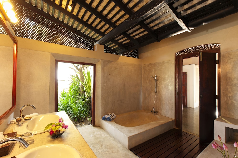 apa villa thalpe
