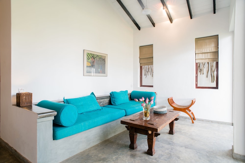 apa villa thalpe