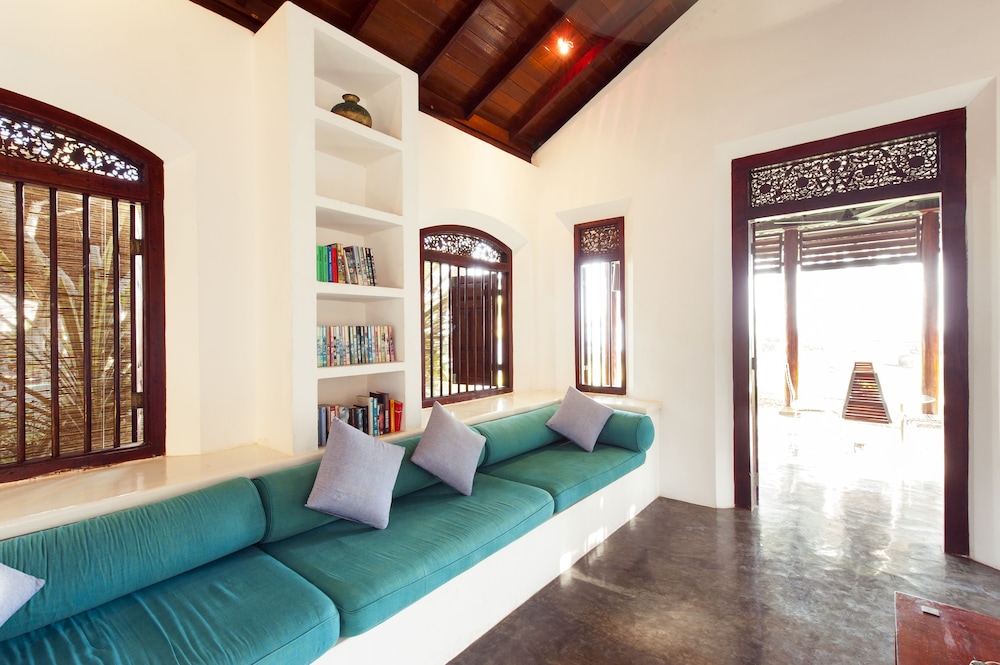 apa villa thalpe