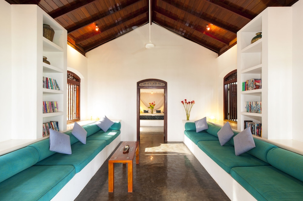 apa villa thalpe