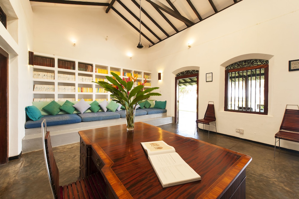 apa villa thalpe