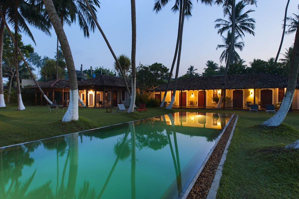 Apa Villa Thalpe,Near Mihiripenna Beach,4 star