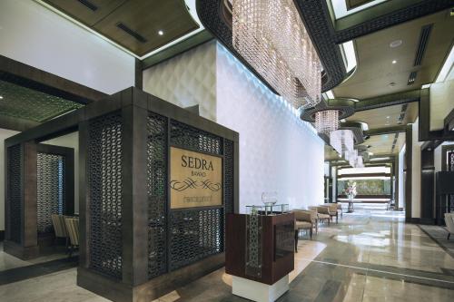 ayla bawadi hotel and mall