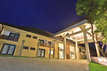Rajarata Hotel,Nuwaragam Palatha East>>Anuradhapura,4 star