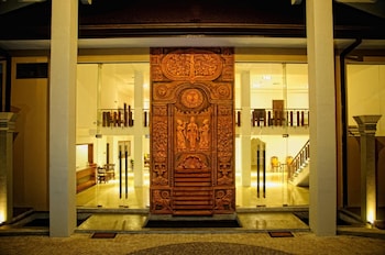 Rajarata Hotel,Nuwaragam Palatha East>>Anuradhapura,4 star