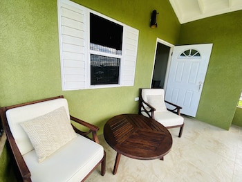 jhadano villa 3br pool shuttle 3 mins to beach