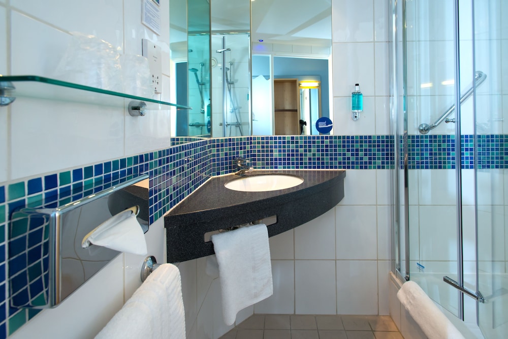 holiday inn express stevenage by ihg