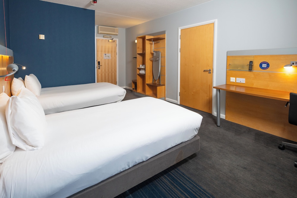 holiday inn express stevenage by ihg