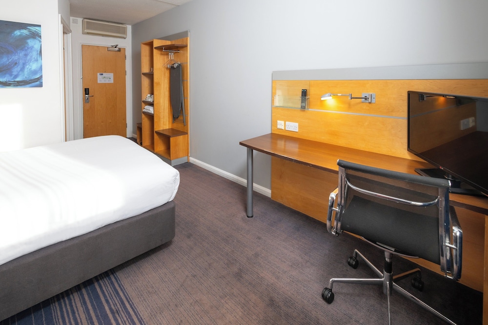 holiday inn express stevenage by ihg