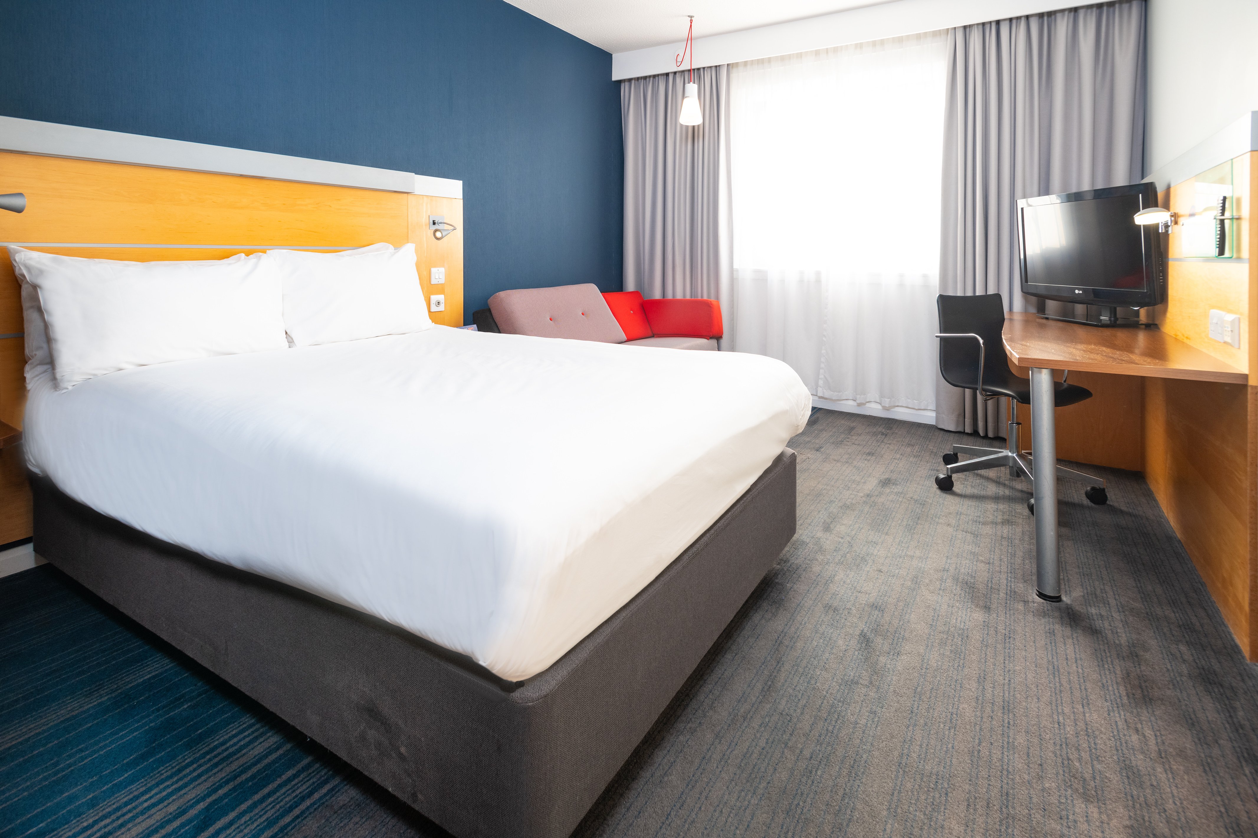 holiday inn express stevenage by ihg
