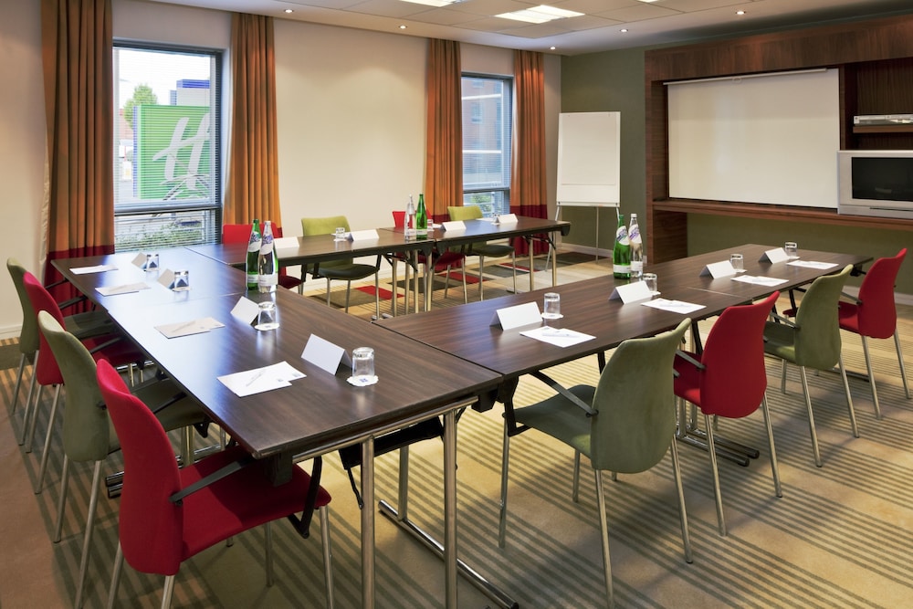holiday inn express stevenage by ihg