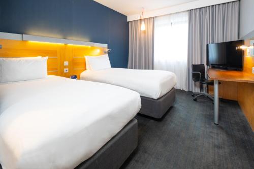 holiday inn express stevenage by ihg