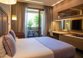 saifi suites hotel