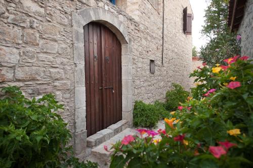 oinoessa traditional boutique houses