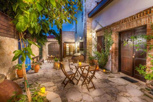 oinoessa traditional boutique houses