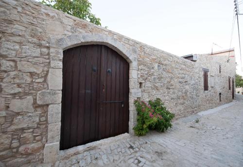oinoessa traditional boutique houses
