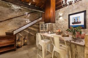 oinoessa traditional boutique houses