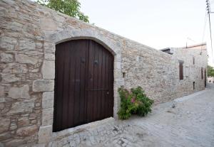 oinoessa traditional boutique houses