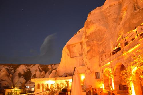 elite cave suites