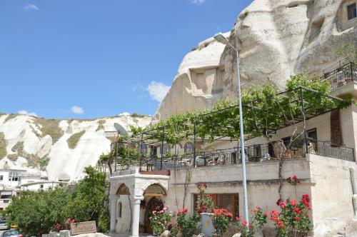 elite cave suites