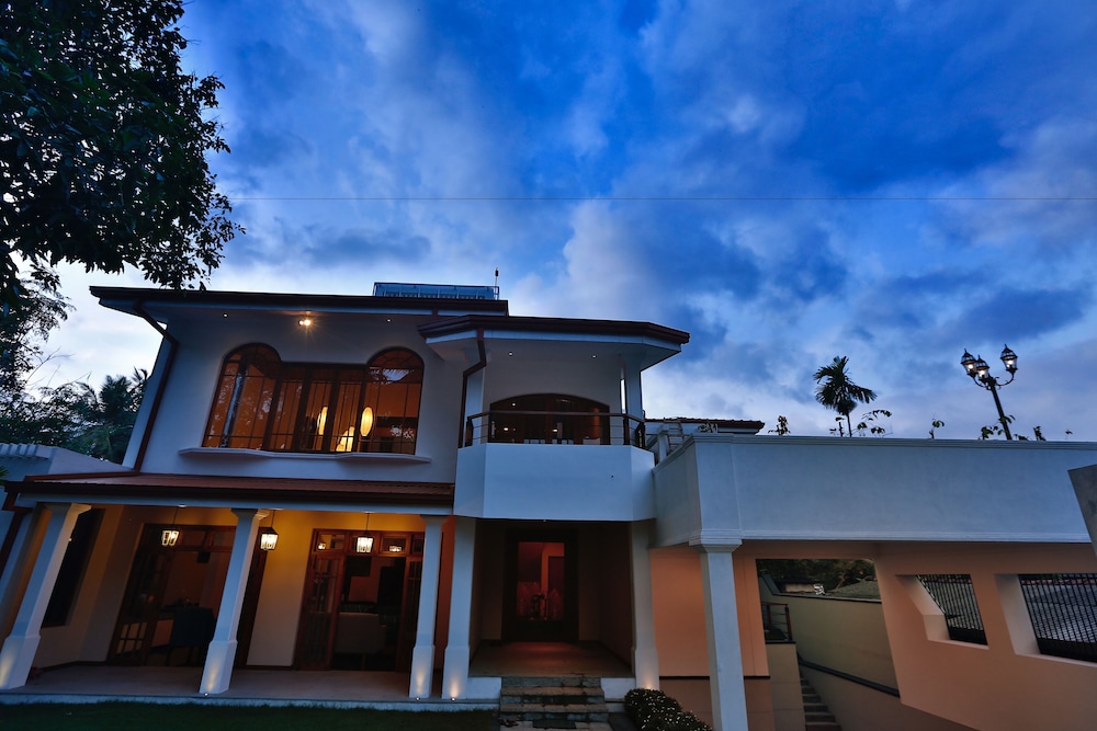 clove villa