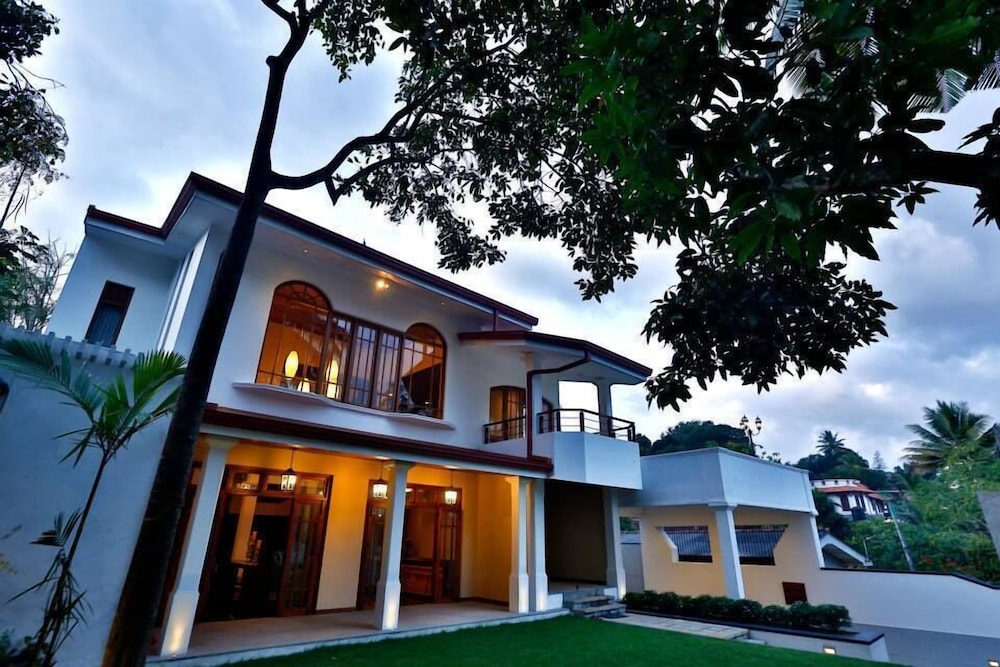 clove villa