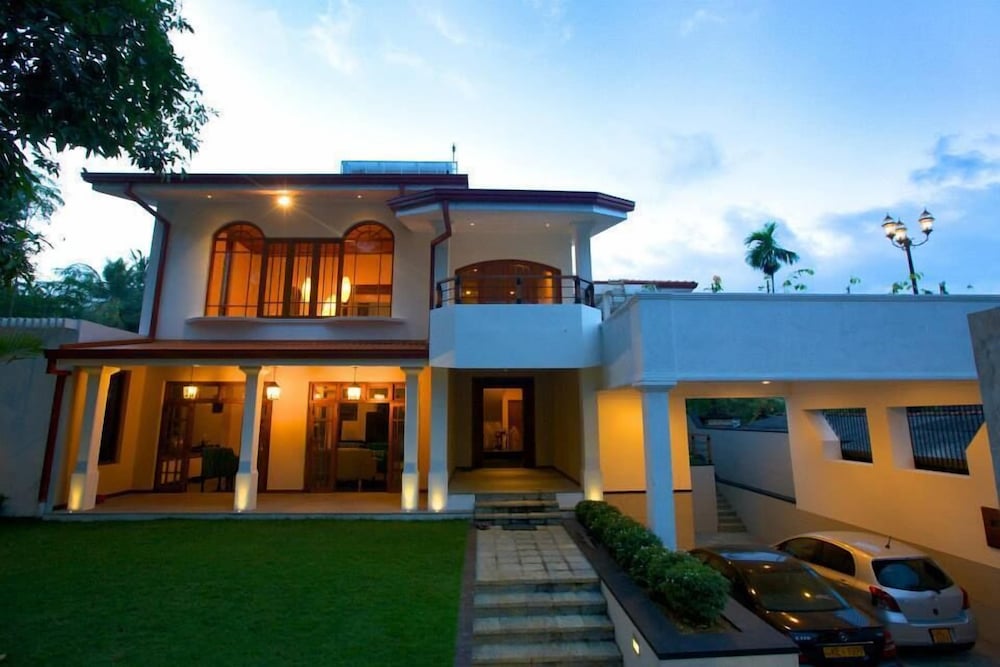 clove villa