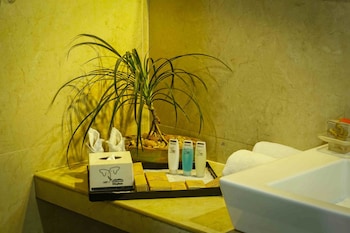 elephas resort and spa