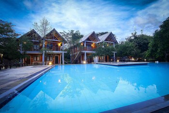 elephas resort and spa