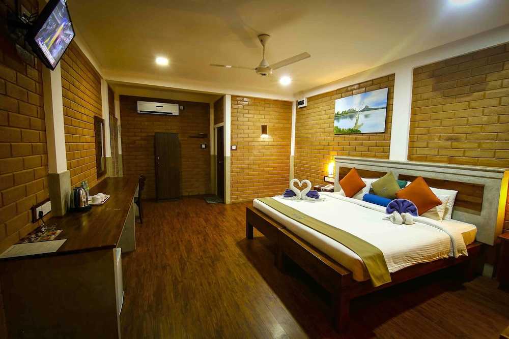 elephas resort and spa