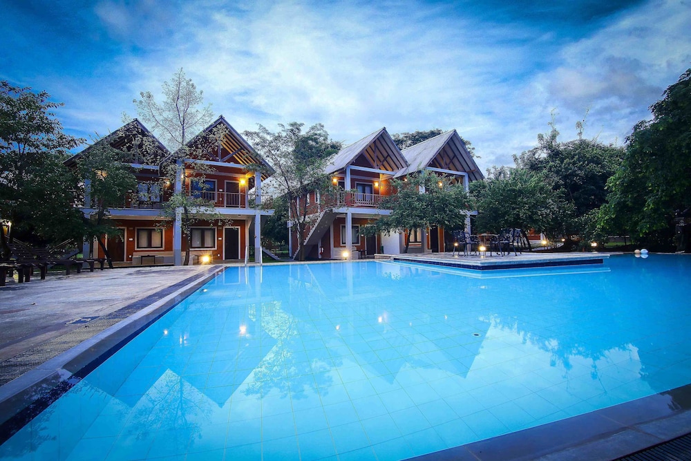 elephas resort and spa