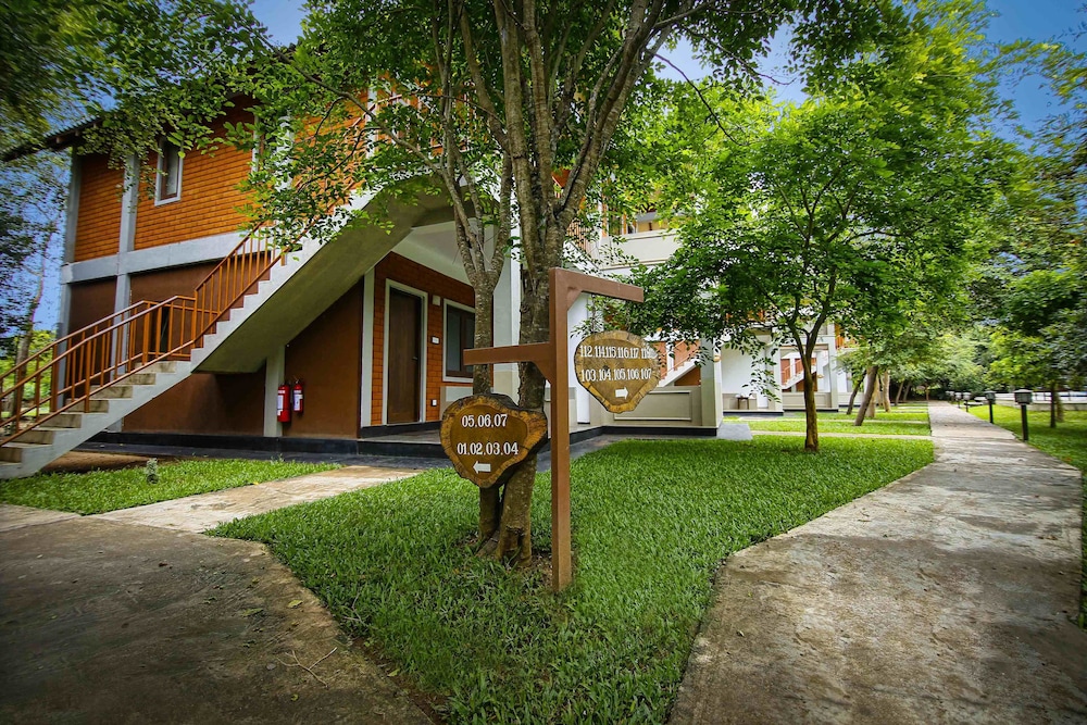 elephas resort and spa