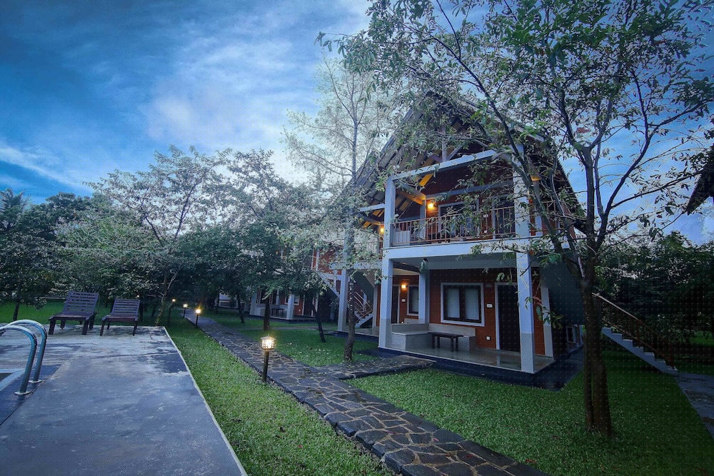 elephas resort and spa