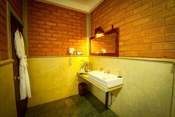 elephas resort and spa