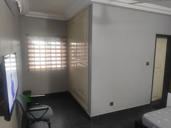 royal blue guest house bar