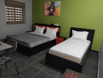 royal blue guest house bar