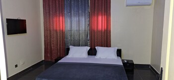 royal blue guest house bar