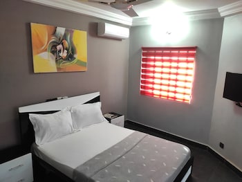 royal blue guest house bar