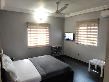 royal blue guest house bar