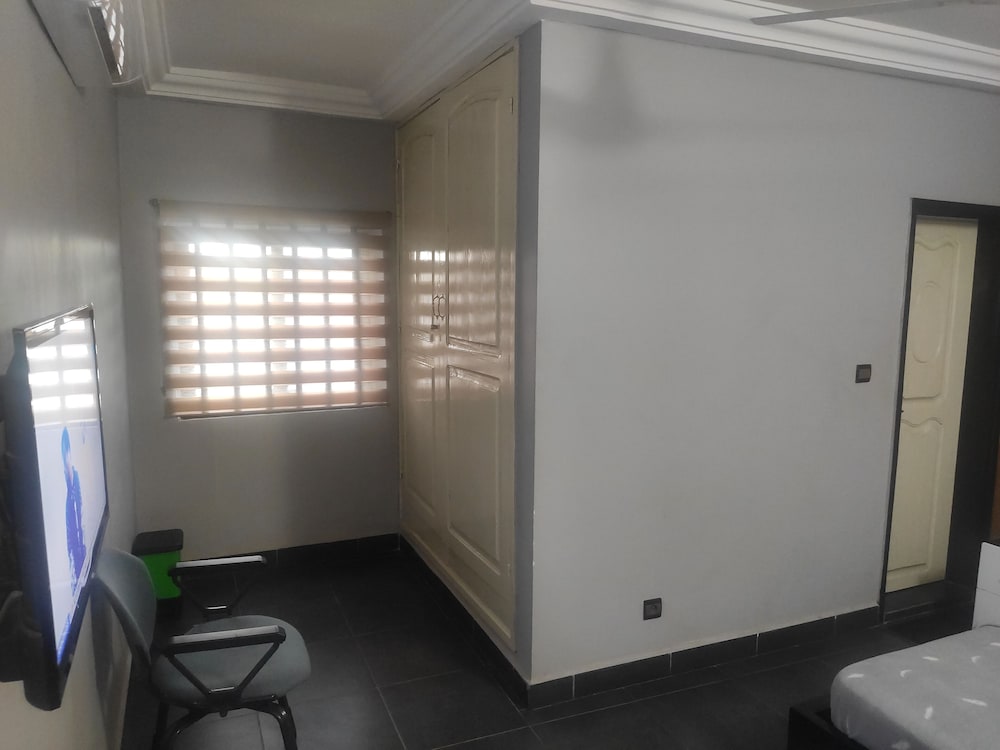 royal blue guest house bar