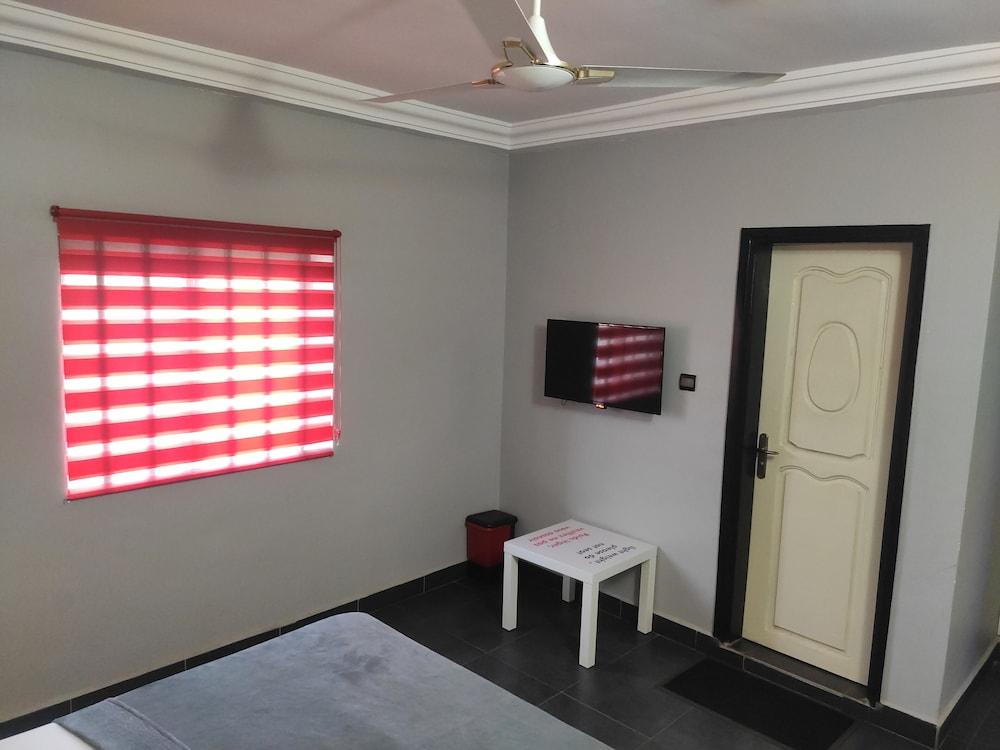 royal blue guest house bar