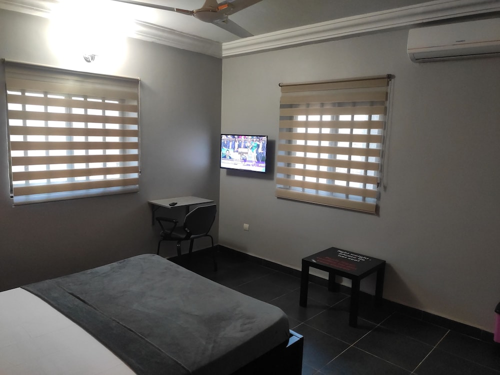 royal blue guest house bar