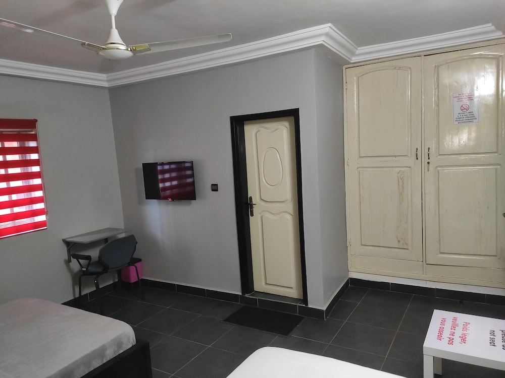 royal blue guest house bar