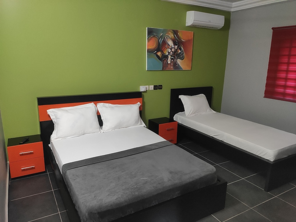 royal blue guest house bar