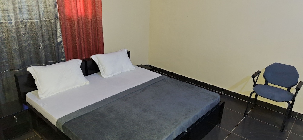 royal blue guest house bar