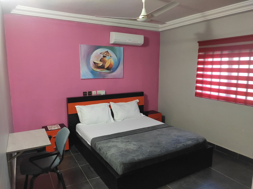 royal blue guest house bar