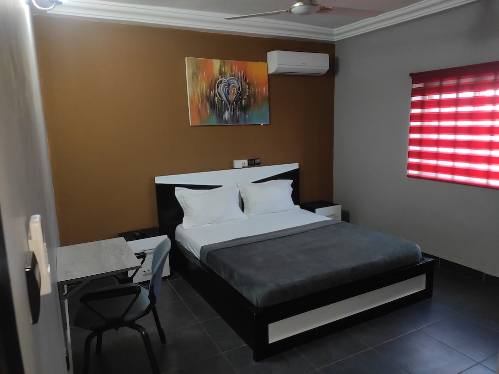 royal blue guest house bar