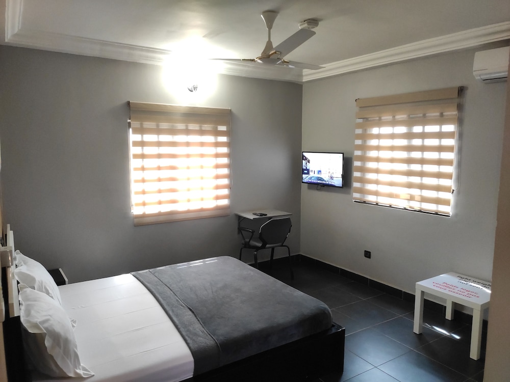 royal blue guest house bar