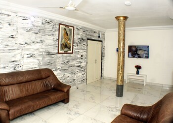 royal blue guest house bar